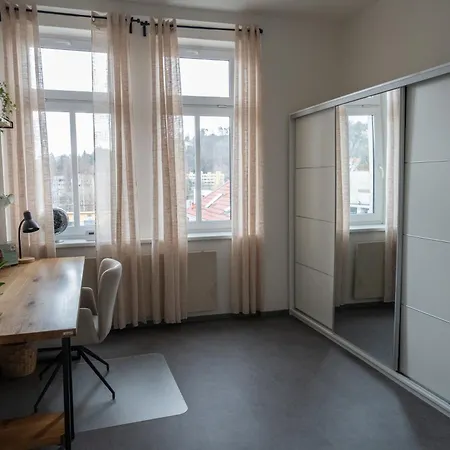 Designovy Byt S Vyhledem Na Reku Prague Exterior photo
